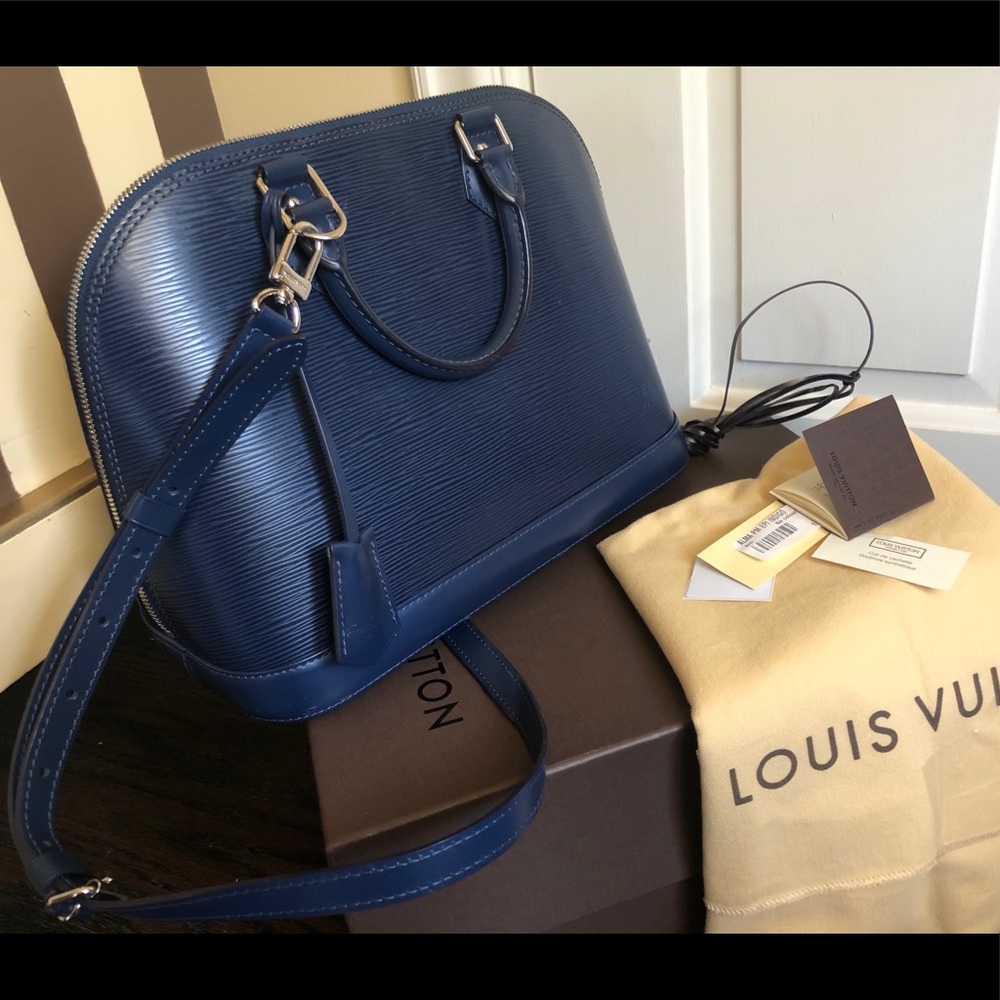Louis Vuitton Alma Epi Leather handbag LIKE NEW!